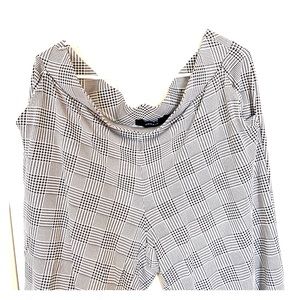 TORRID size 2x blk/wht cropped pants.